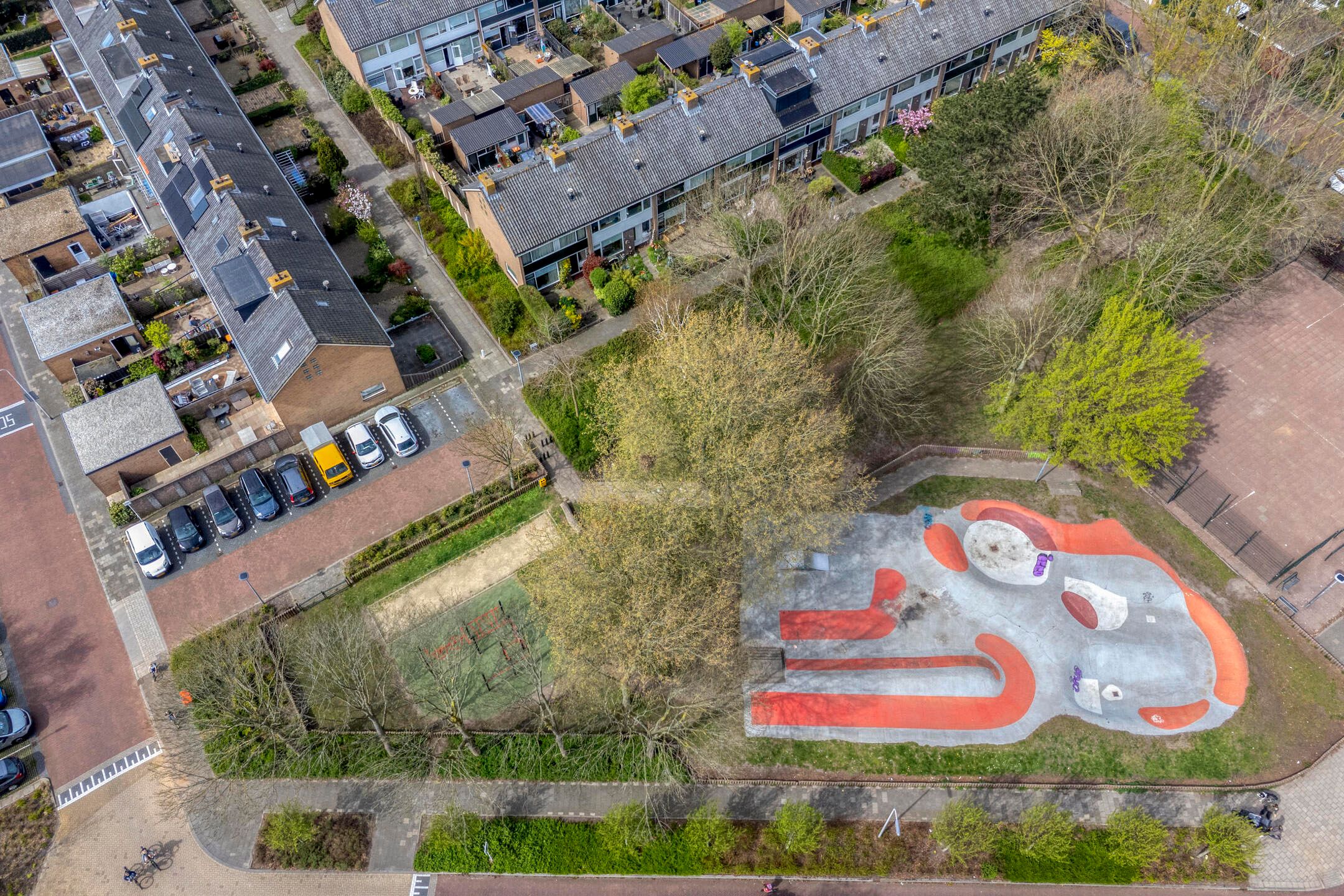 Spacious corner home with four bedrooms in family-friendly Rijnsburg neighborhood — 36