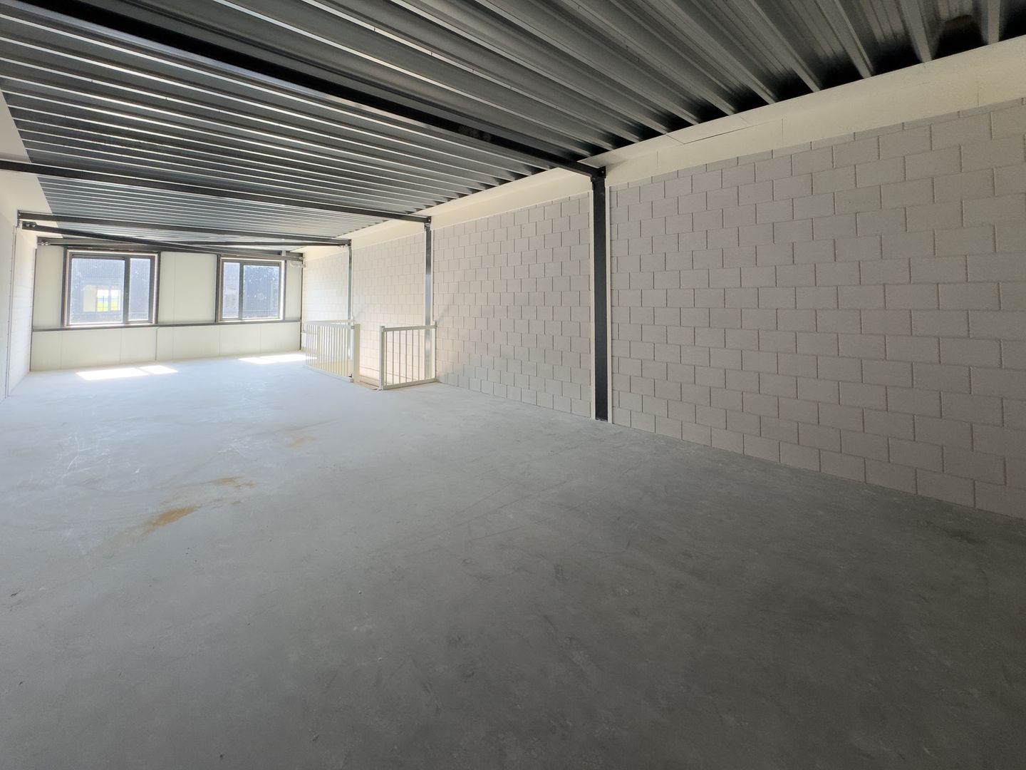 View photo 3 of Steur 15