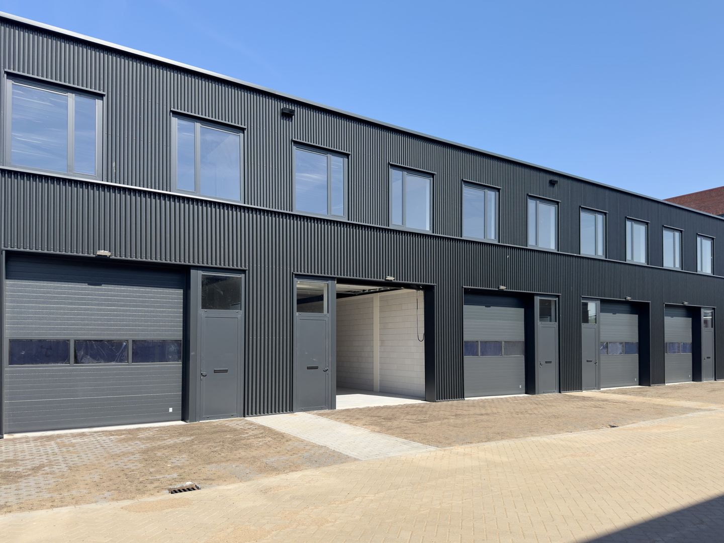 View photo 4 of Steur 15