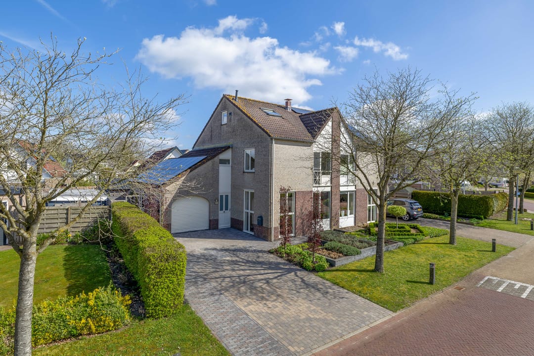 Photo 1 of Meulakkers 24
