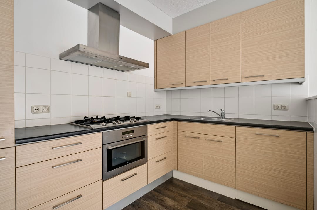 Spacious Apartment with Sunny Balcony and Parking in Roermond City Center — 16