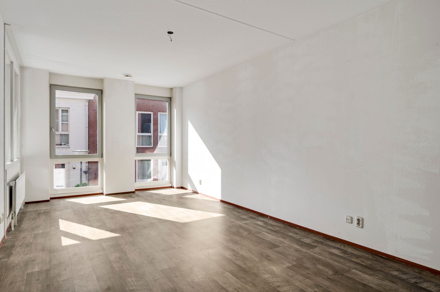Spacious Apartment with Sunny Balcony and Parking in Roermond City Center — 19