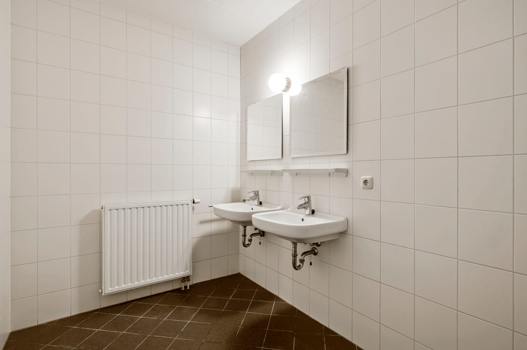 Spacious Apartment with Sunny Balcony and Parking in Roermond City Center — 23