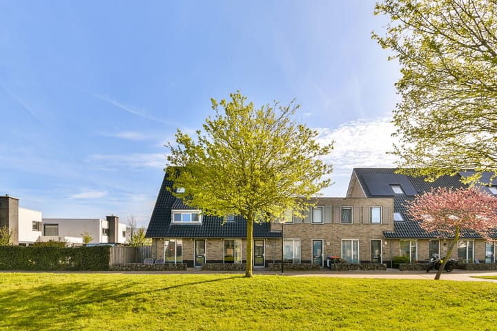 Photo 2 of Dotterbloemhof 17