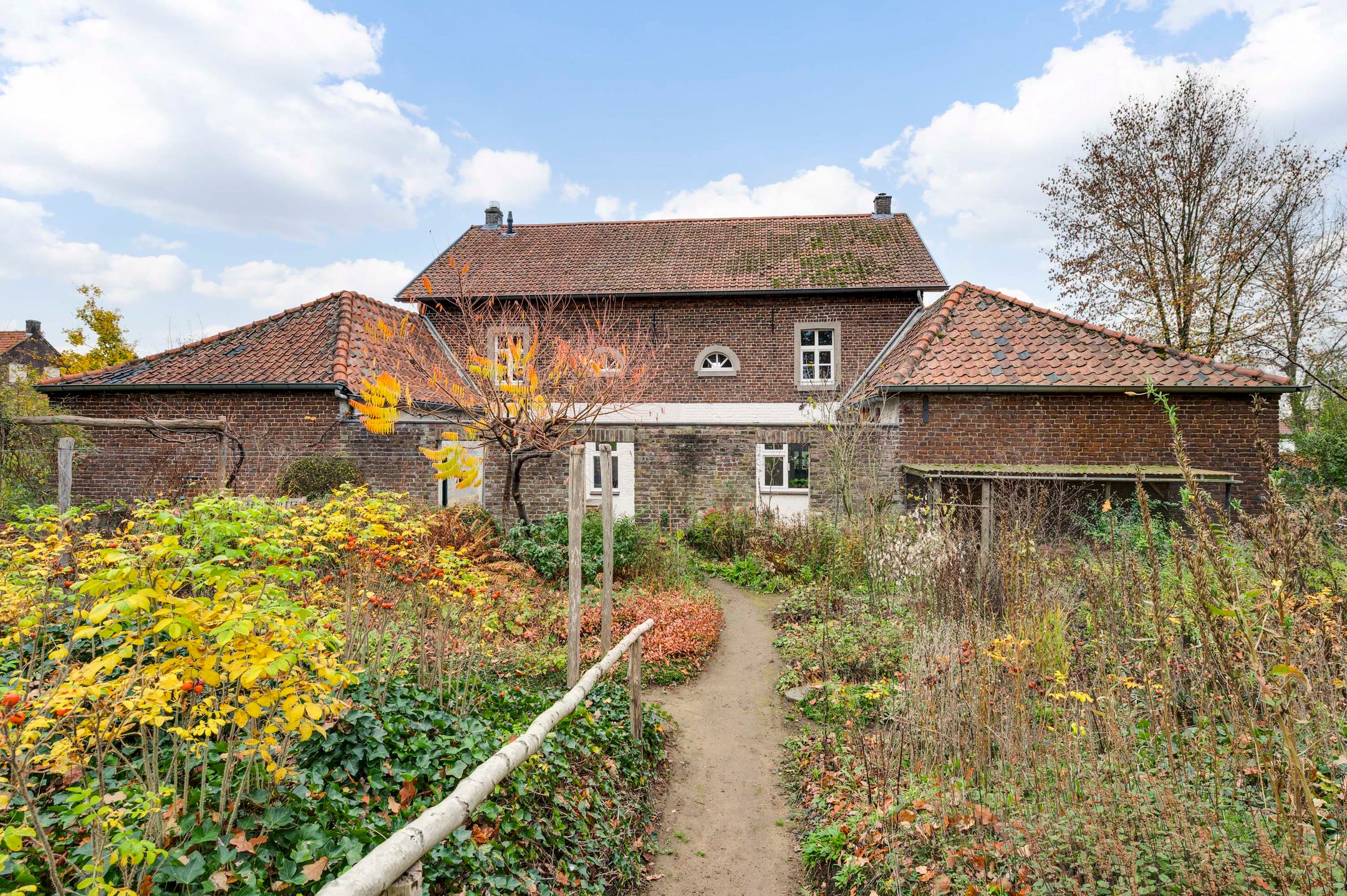 Historic 1840 detached mansion with authentic character and expansive garden in Buggenum — 51