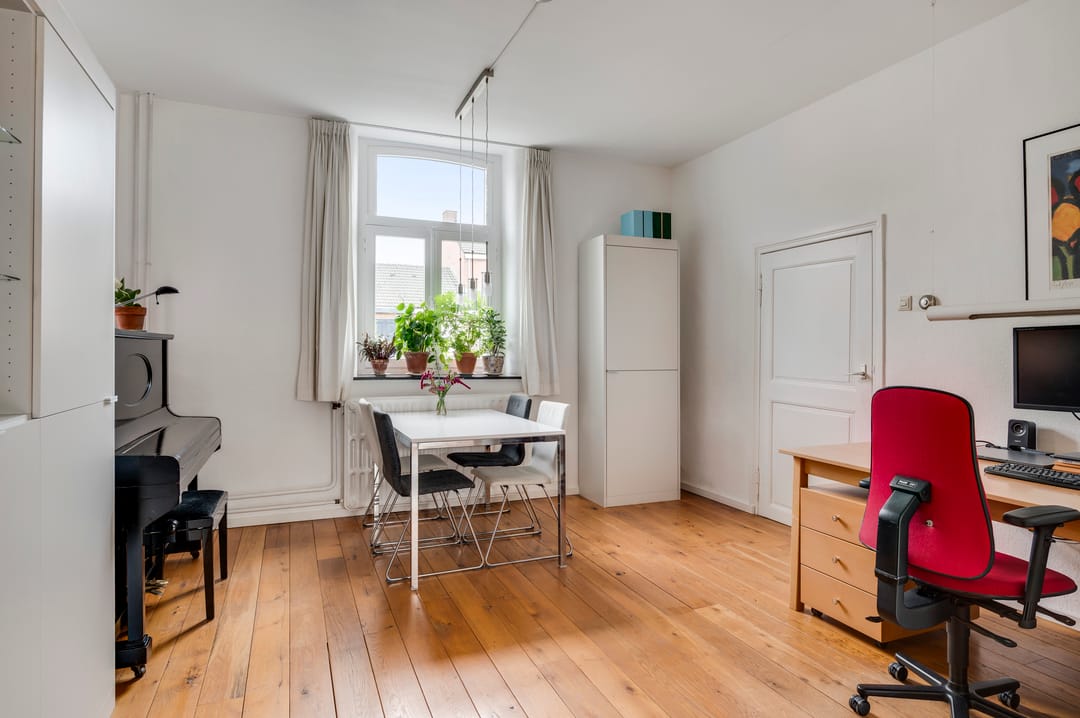 Historic 1840 detached mansion with authentic character and expansive garden in Buggenum — 22