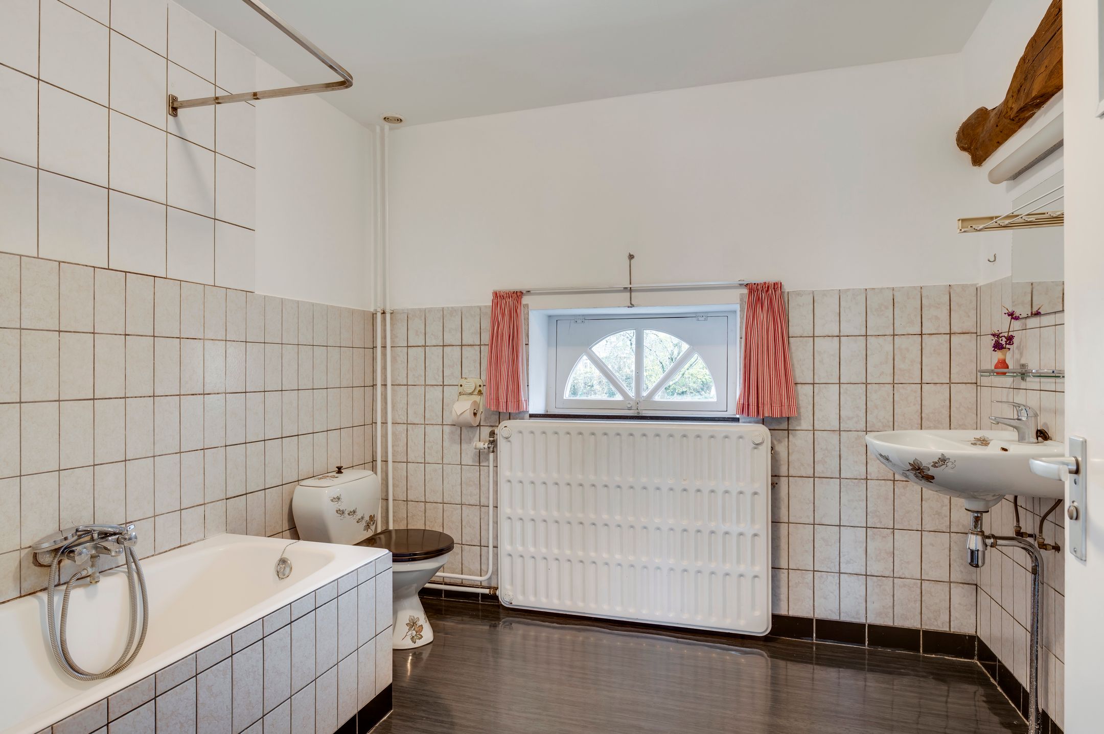Historic 1840 detached mansion with authentic character and expansive garden in Buggenum — 33