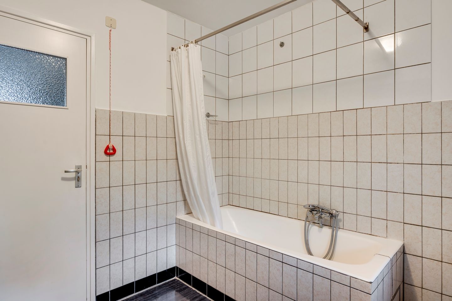 Historic 1840 detached mansion with authentic character and expansive garden in Buggenum — 34