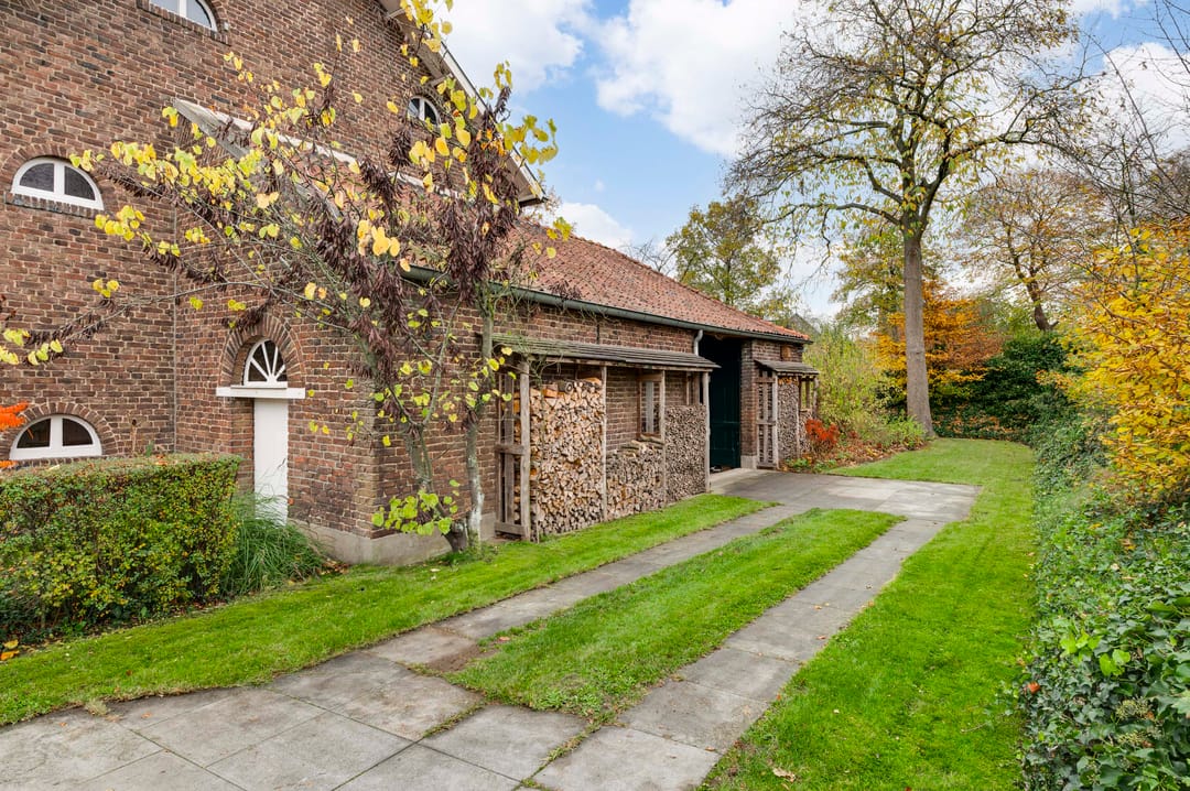 Historic 1840 detached mansion with authentic character and expansive garden in Buggenum — 46