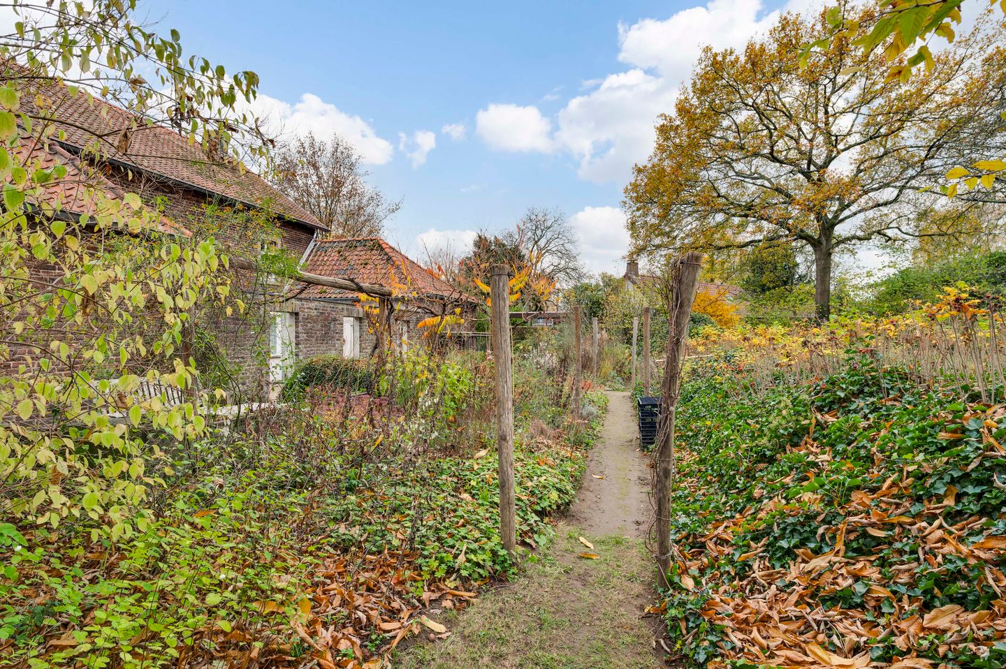 Historic 1840 detached mansion with authentic character and expansive garden in Buggenum — 49