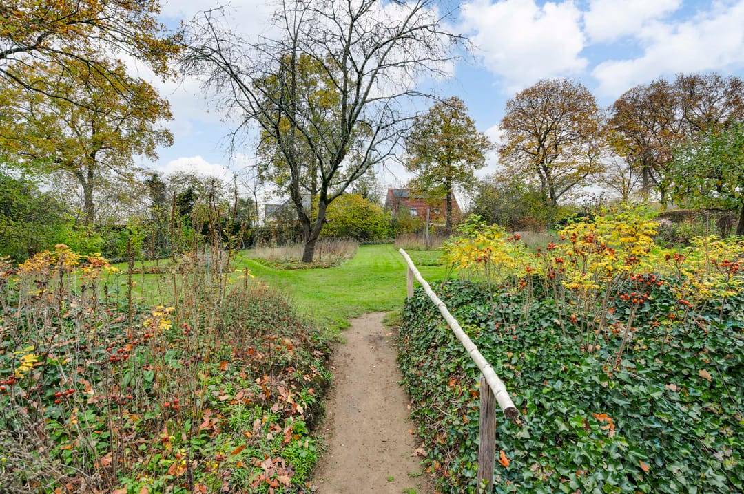 Historic 1840 detached mansion with authentic character and expansive garden in Buggenum — 58