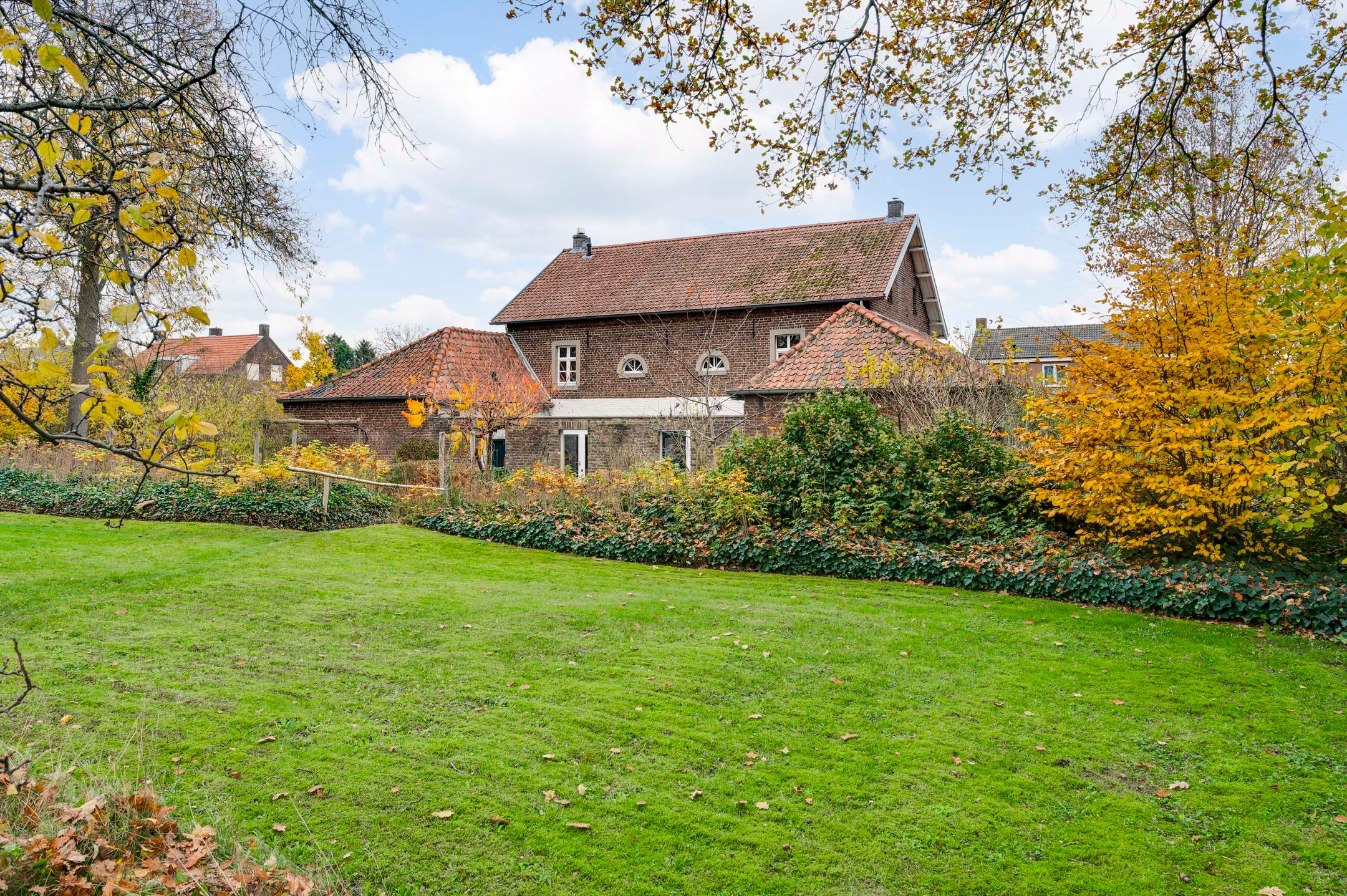 Historic 1840 detached mansion with authentic character and expansive garden in Buggenum — 60