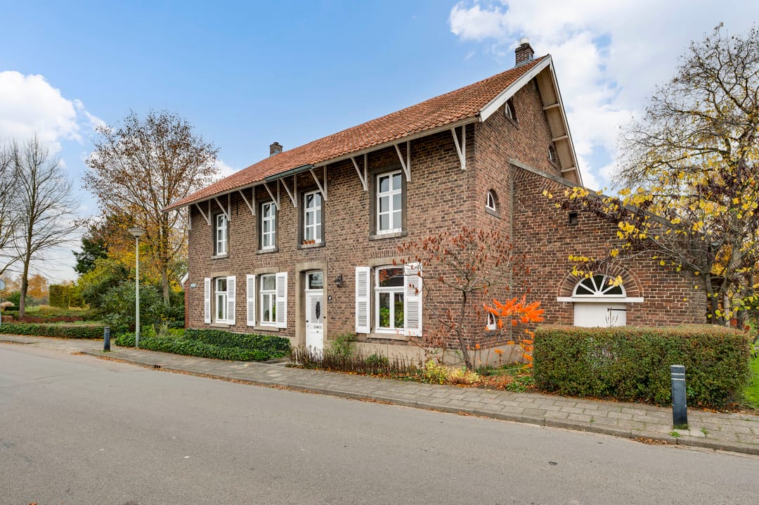 Historic 1840 detached mansion with authentic character and expansive garden in Buggenum — 73