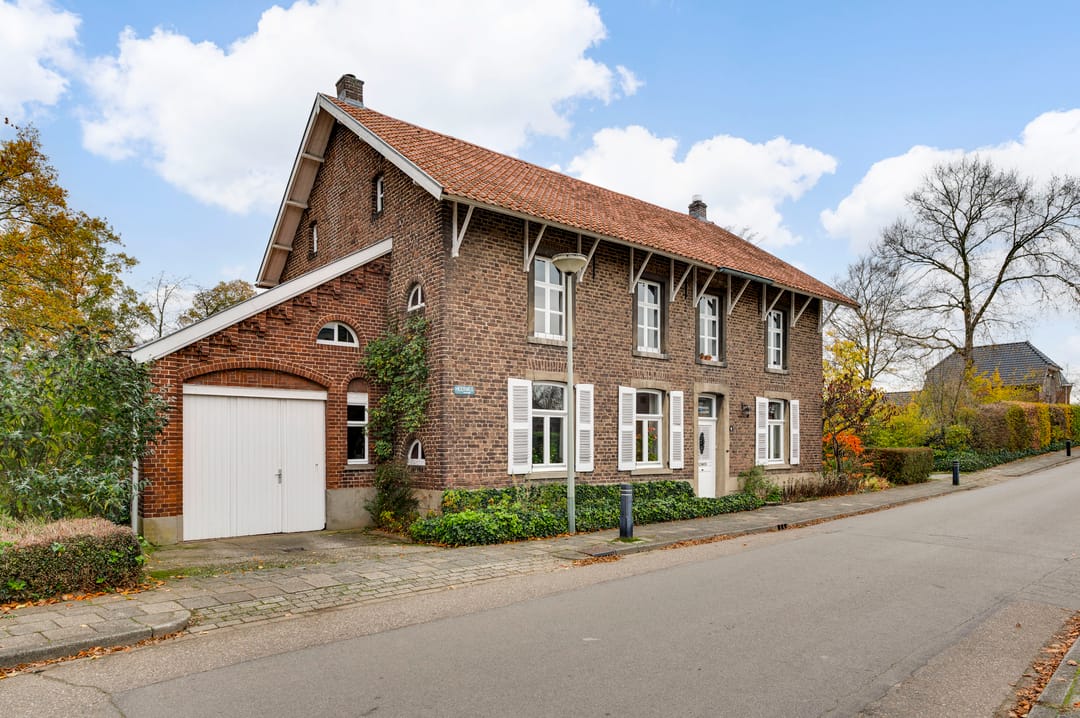 Historic 1840 detached mansion with authentic character and expansive garden in Buggenum — 77