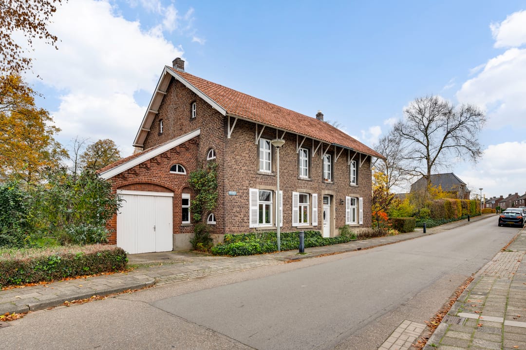 Historic 1840 detached mansion with authentic character and expansive garden in Buggenum — 76