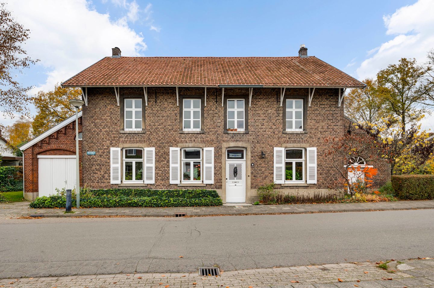 Historic 1840 detached mansion with authentic character and expansive garden in Buggenum — 79