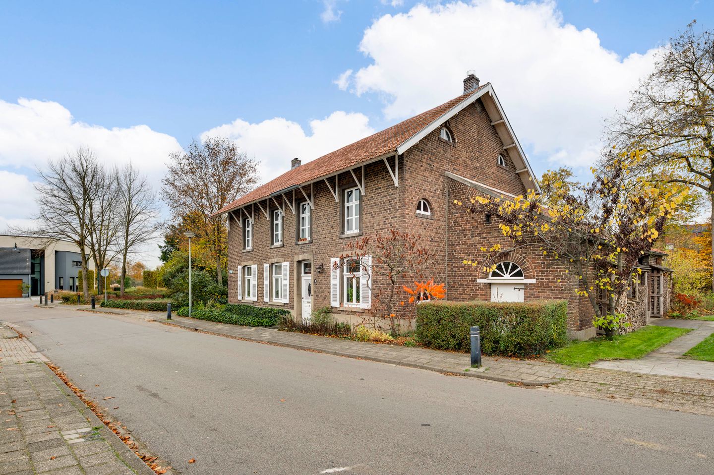 Historic 1840 detached mansion with authentic character and expansive garden in Buggenum — 74
