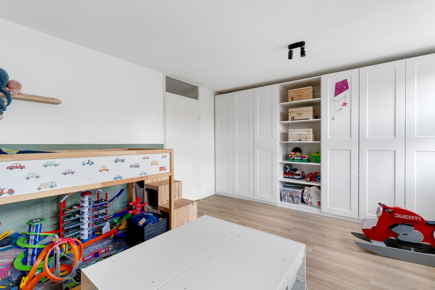 Photo 14 of Dotterbloem 40