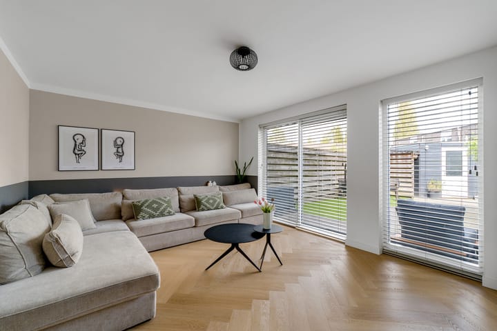 Photo 3 of Dotterbloem 40