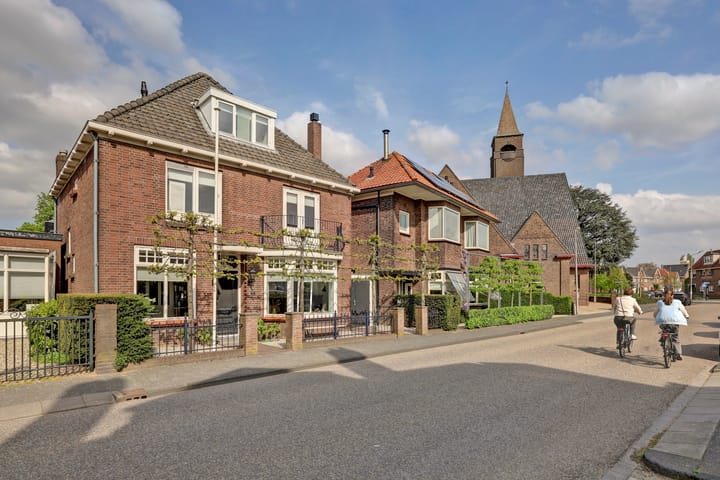 Tussenwoning te koop: Middeldiepstraat 2, Sliedrecht