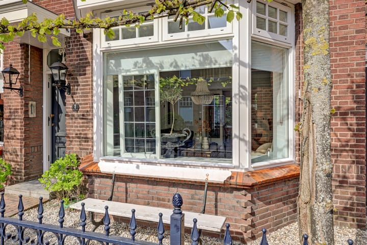 Tussenwoning te koop: Middeldiepstraat 2, Sliedrecht