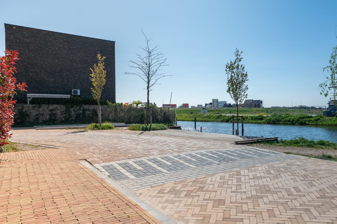 Modern terraced house with water view in Zeewolde — 41