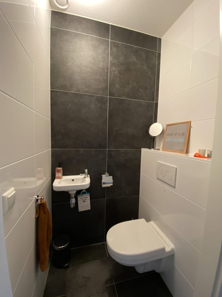 Photo 3 of Nieuwendijk 23-D