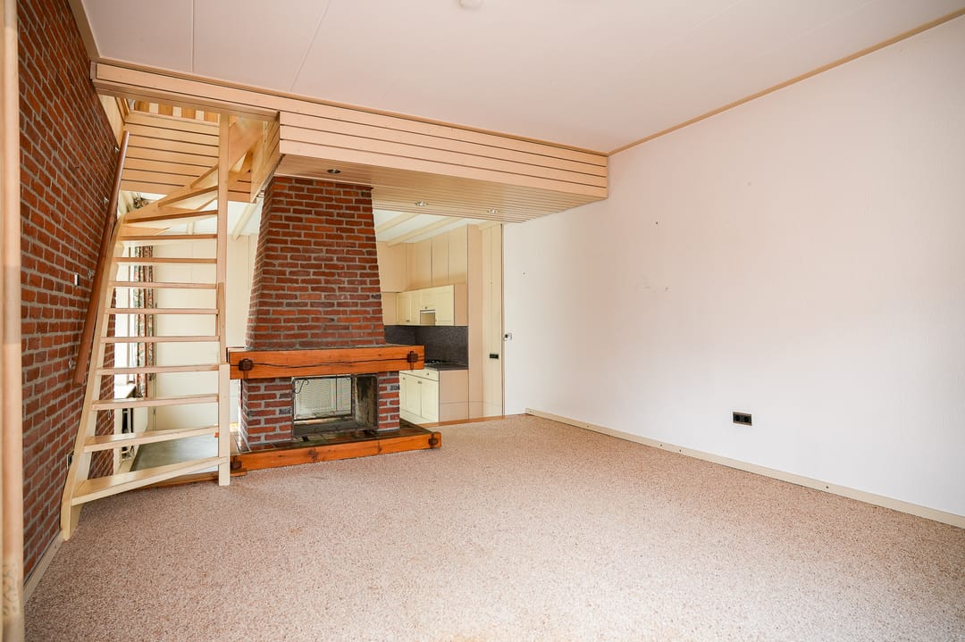 Detached Family Home with Park-Like Garden and Guest Accommodation — 41