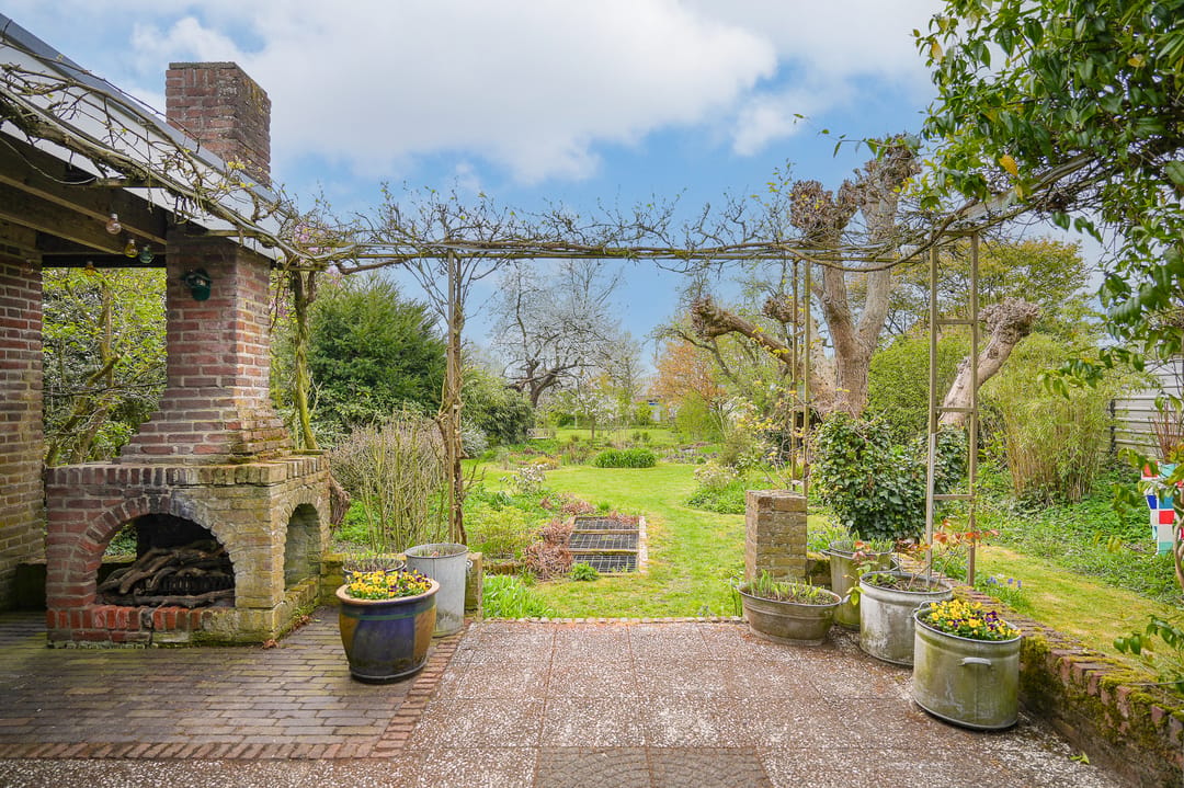 Detached Family Home with Park-Like Garden and Guest Accommodation — 56