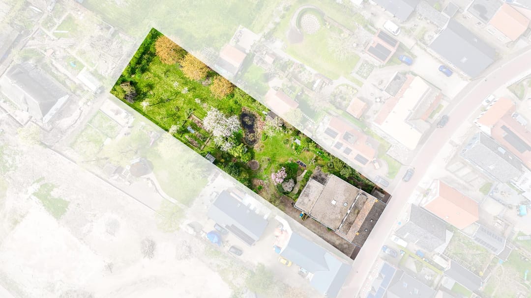 Detached Family Home with Park-Like Garden and Guest Accommodation — 76
