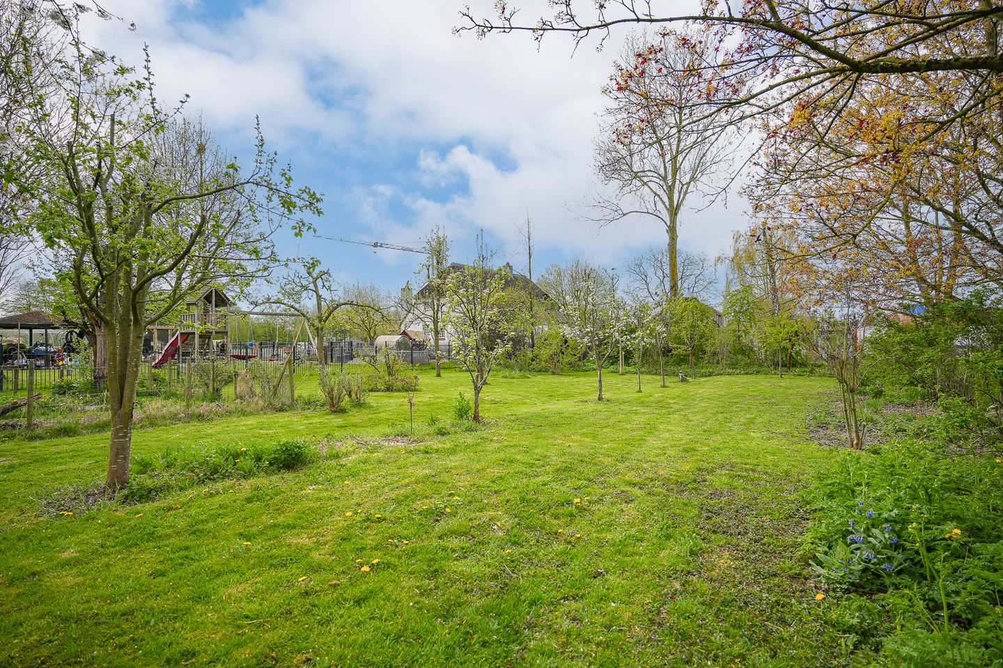 Detached Family Home with Park-Like Garden and Guest Accommodation — 64