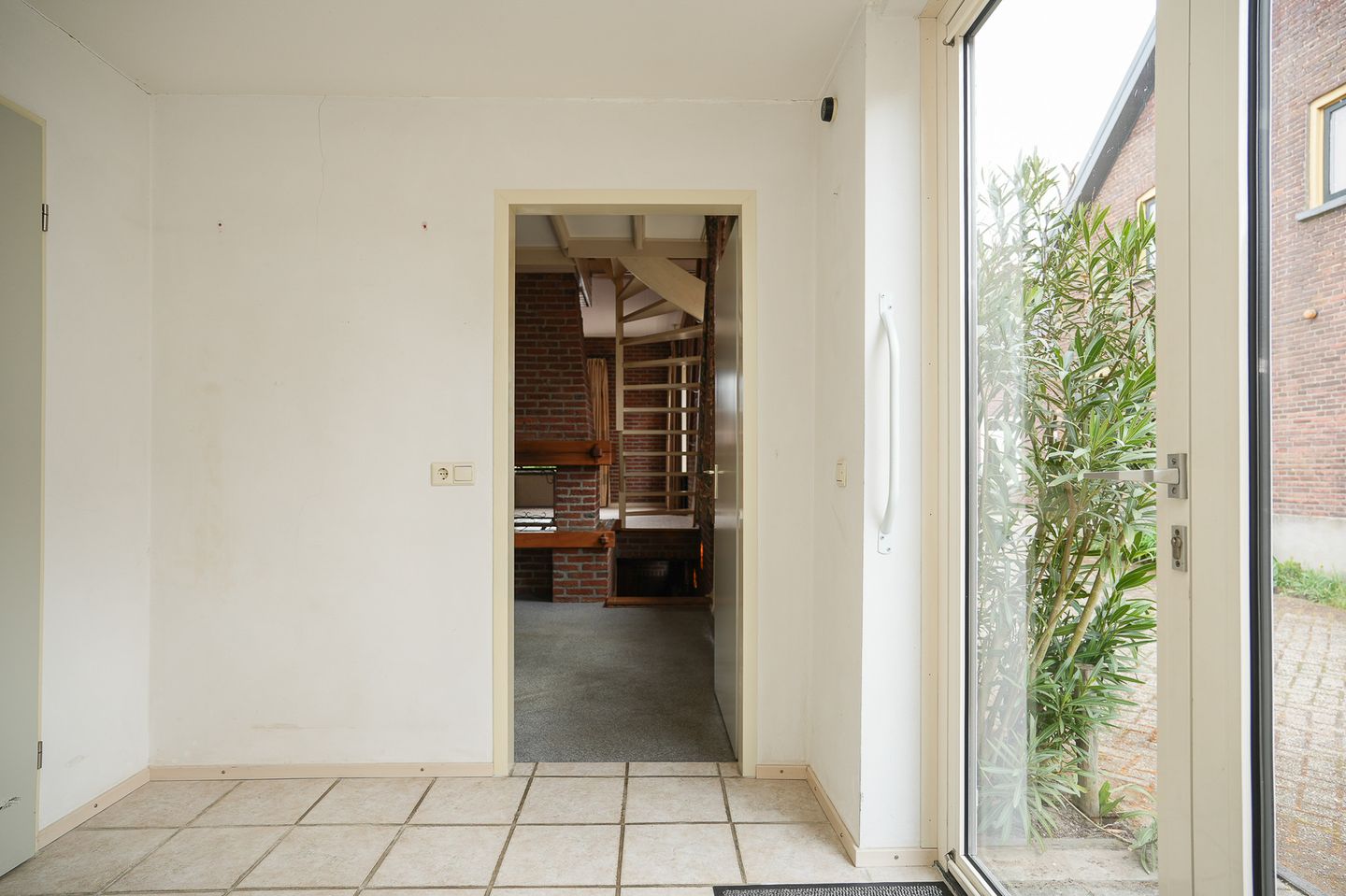Detached Family Home with Park-Like Garden and Guest Accommodation — 34