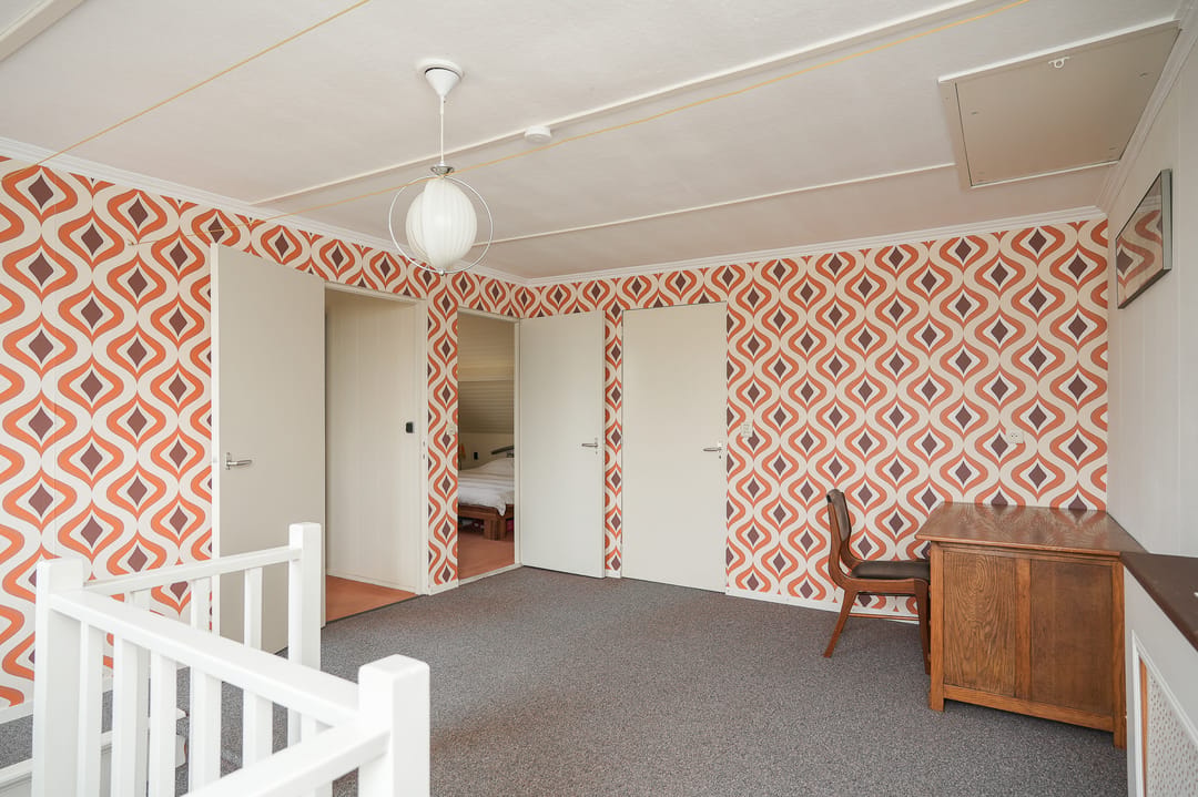 Detached Family Home with Park-Like Garden and Guest Accommodation — 26