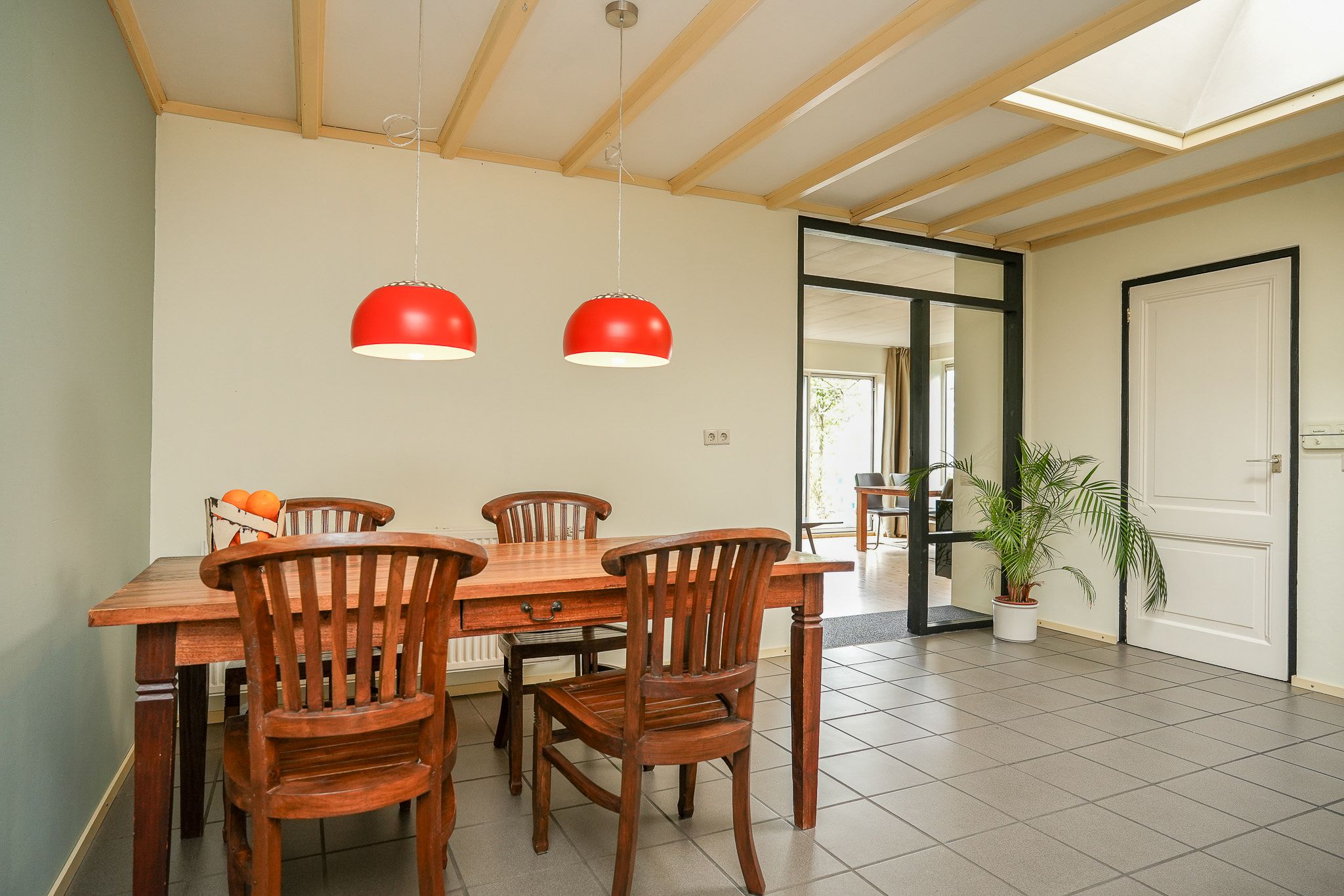 Detached Family Home with Park-Like Garden and Guest Accommodation — 18