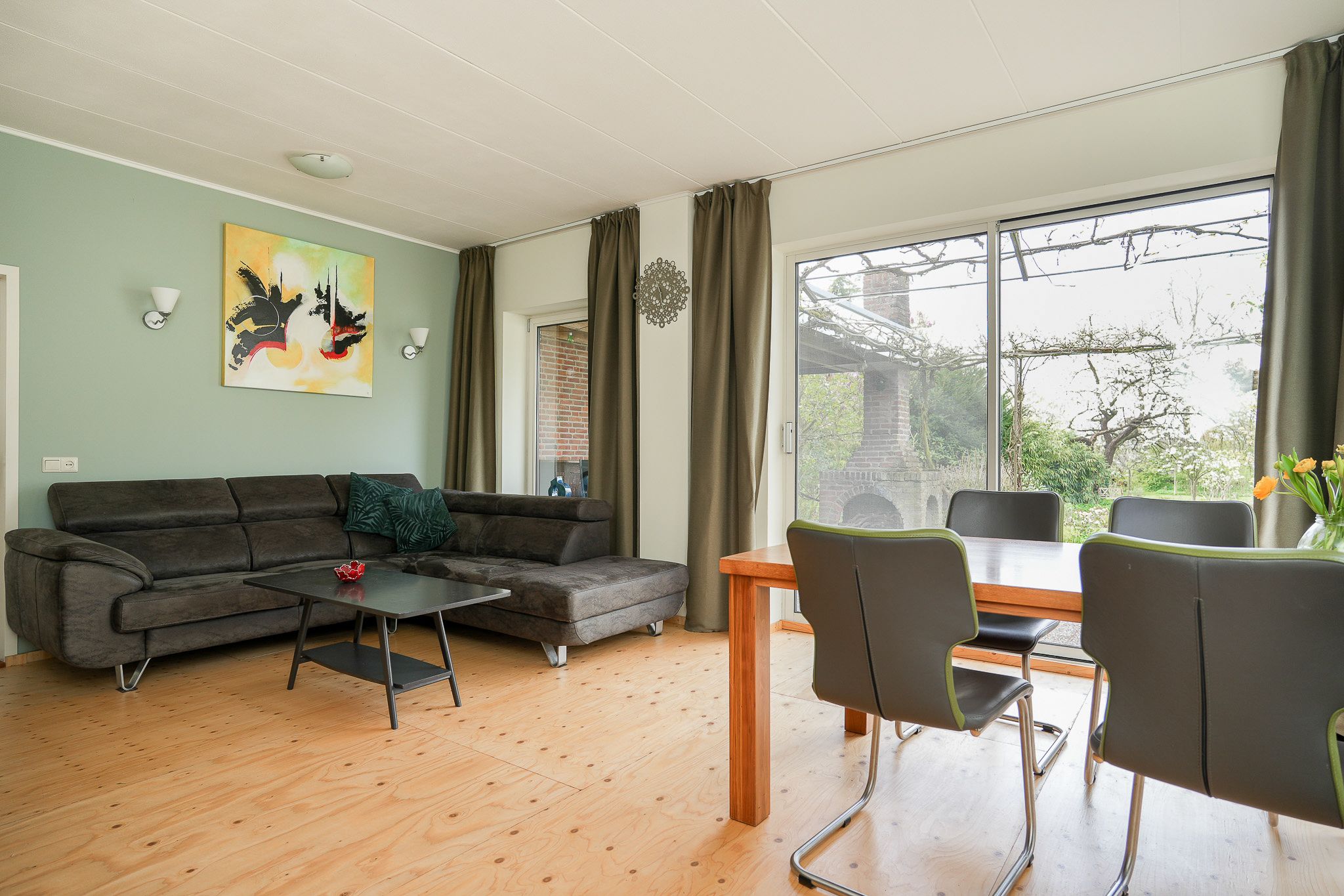 Detached Family Home with Park-Like Garden and Guest Accommodation — 15