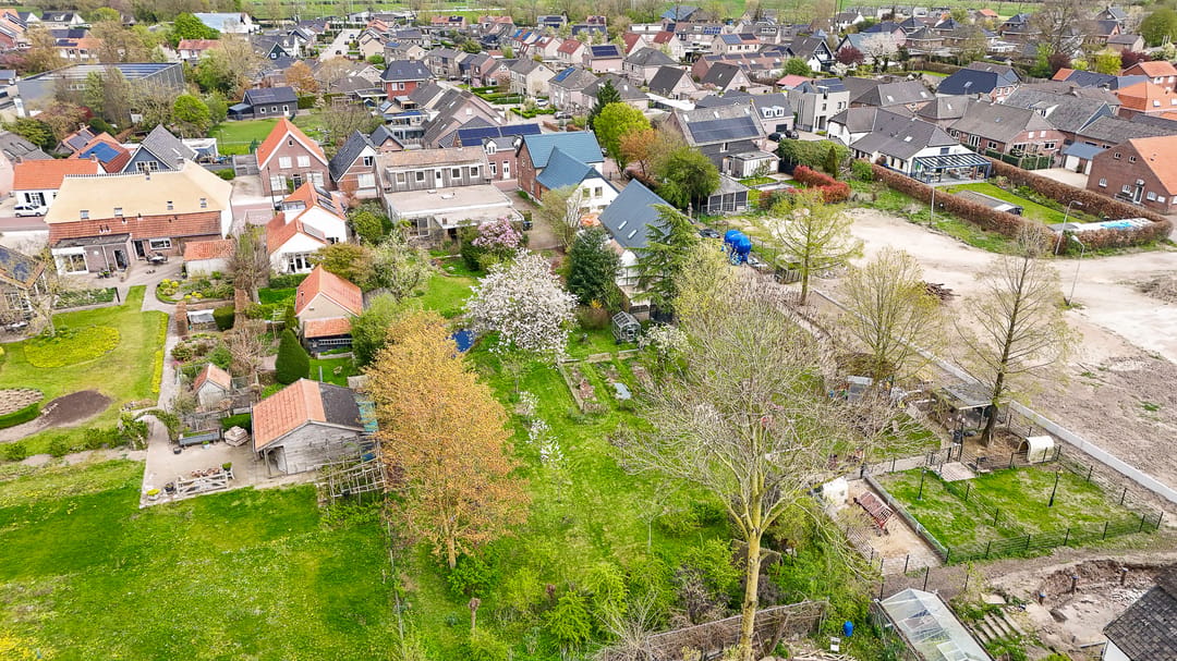 Detached Family Home with Park-Like Garden and Guest Accommodation — 77