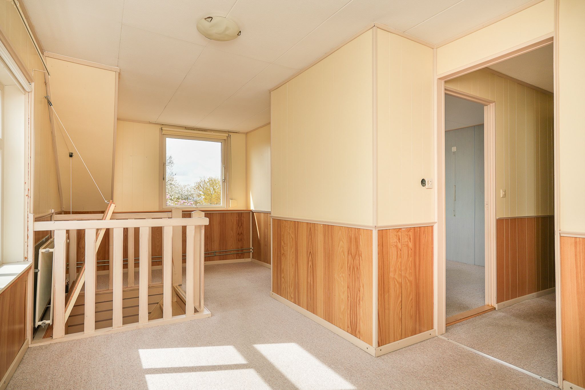 Detached Family Home with Park-Like Garden and Guest Accommodation — 45