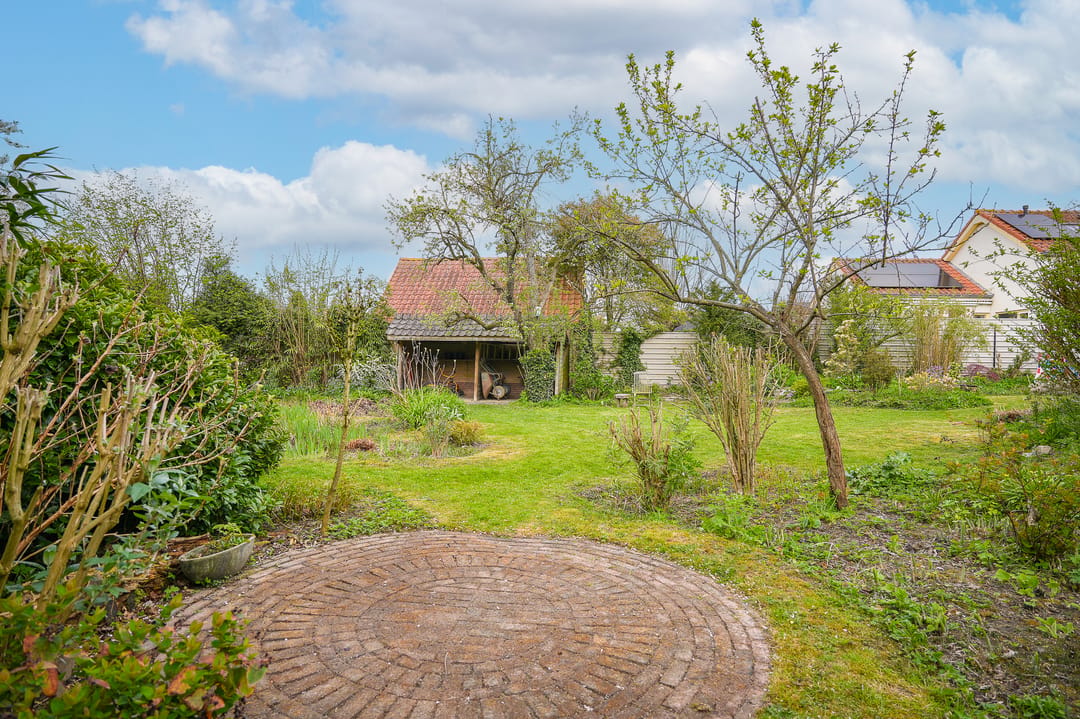 Detached Family Home with Park-Like Garden and Guest Accommodation — 67