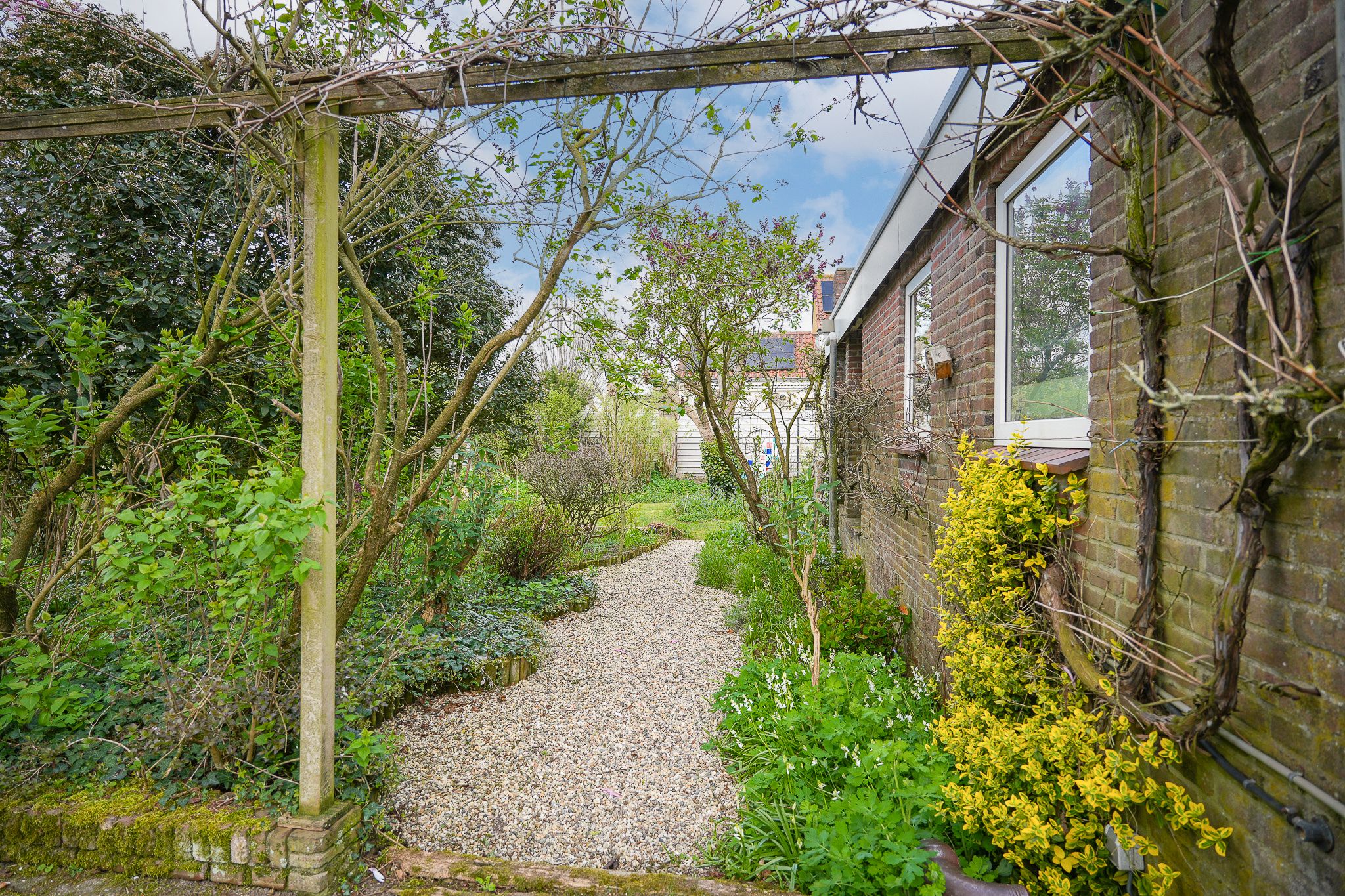 Detached Family Home with Park-Like Garden and Guest Accommodation — 69