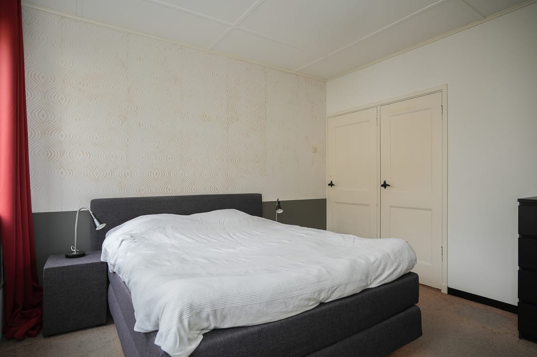 Detached Family Home with Park-Like Garden and Guest Accommodation — 22