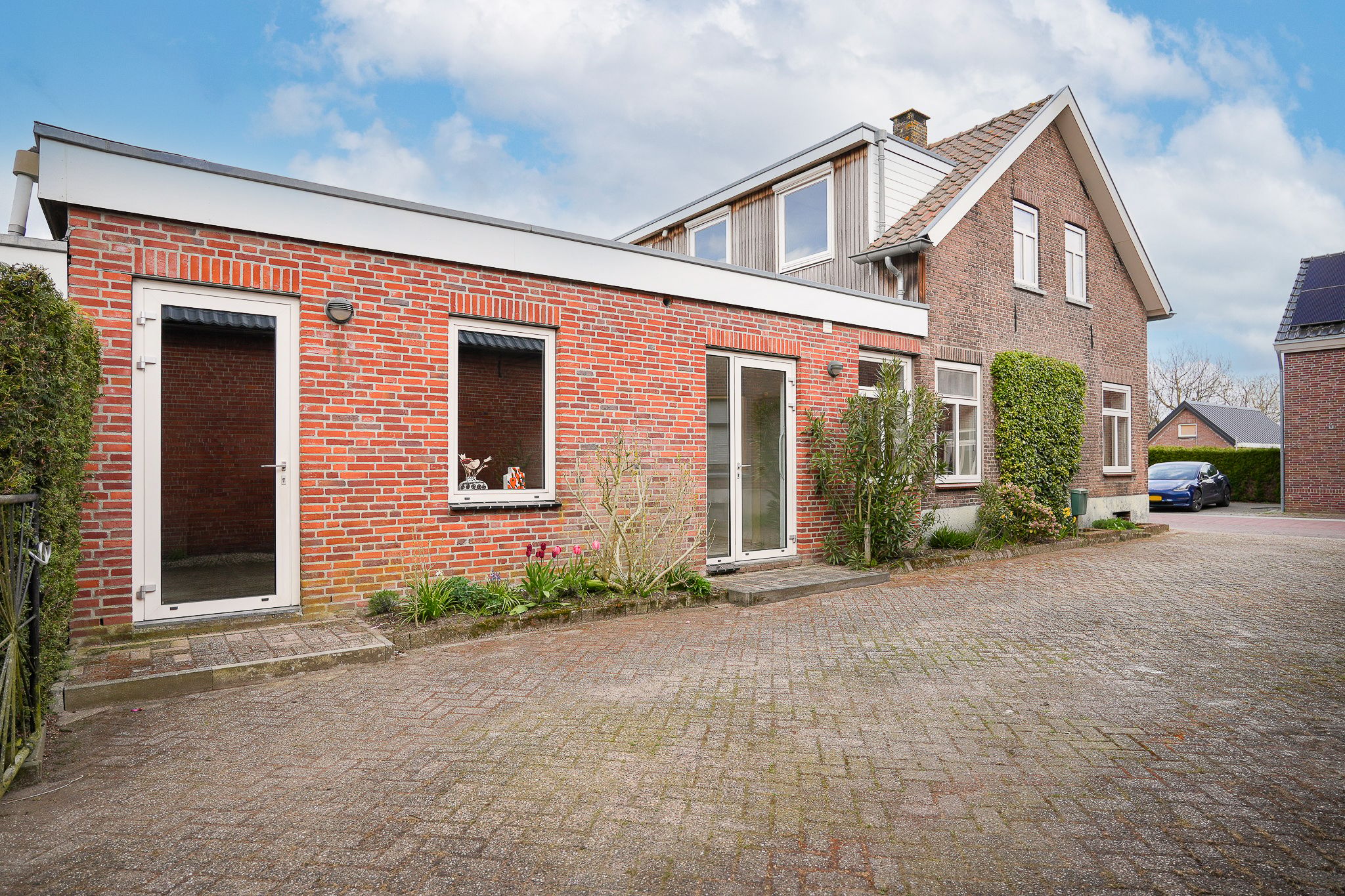 Detached Family Home with Park-Like Garden and Guest Accommodation — 51