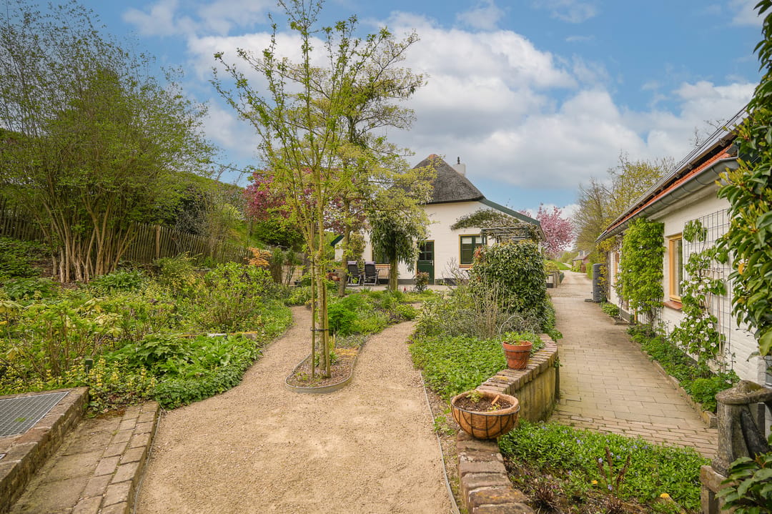 Detached Dike Farmhouse with Large Plot in Rural Appeltern — 32
