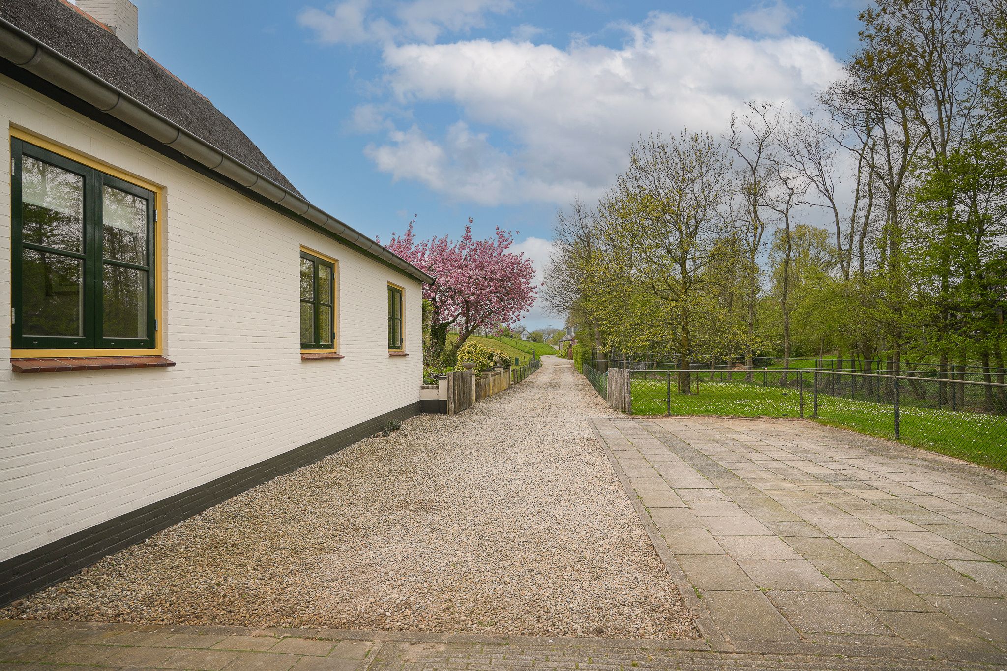 Detached Dike Farmhouse with Large Plot in Rural Appeltern — 48