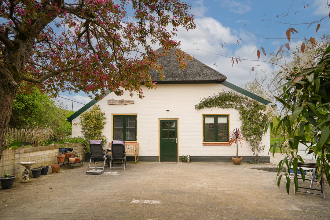 Detached Dike Farmhouse with Large Plot in Rural Appeltern — 46