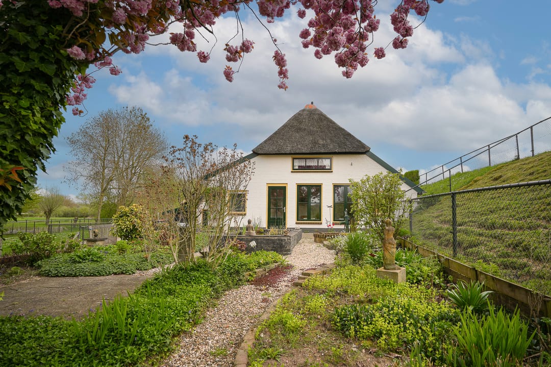 Detached Dike Farmhouse with Large Plot in Rural Appeltern — 53