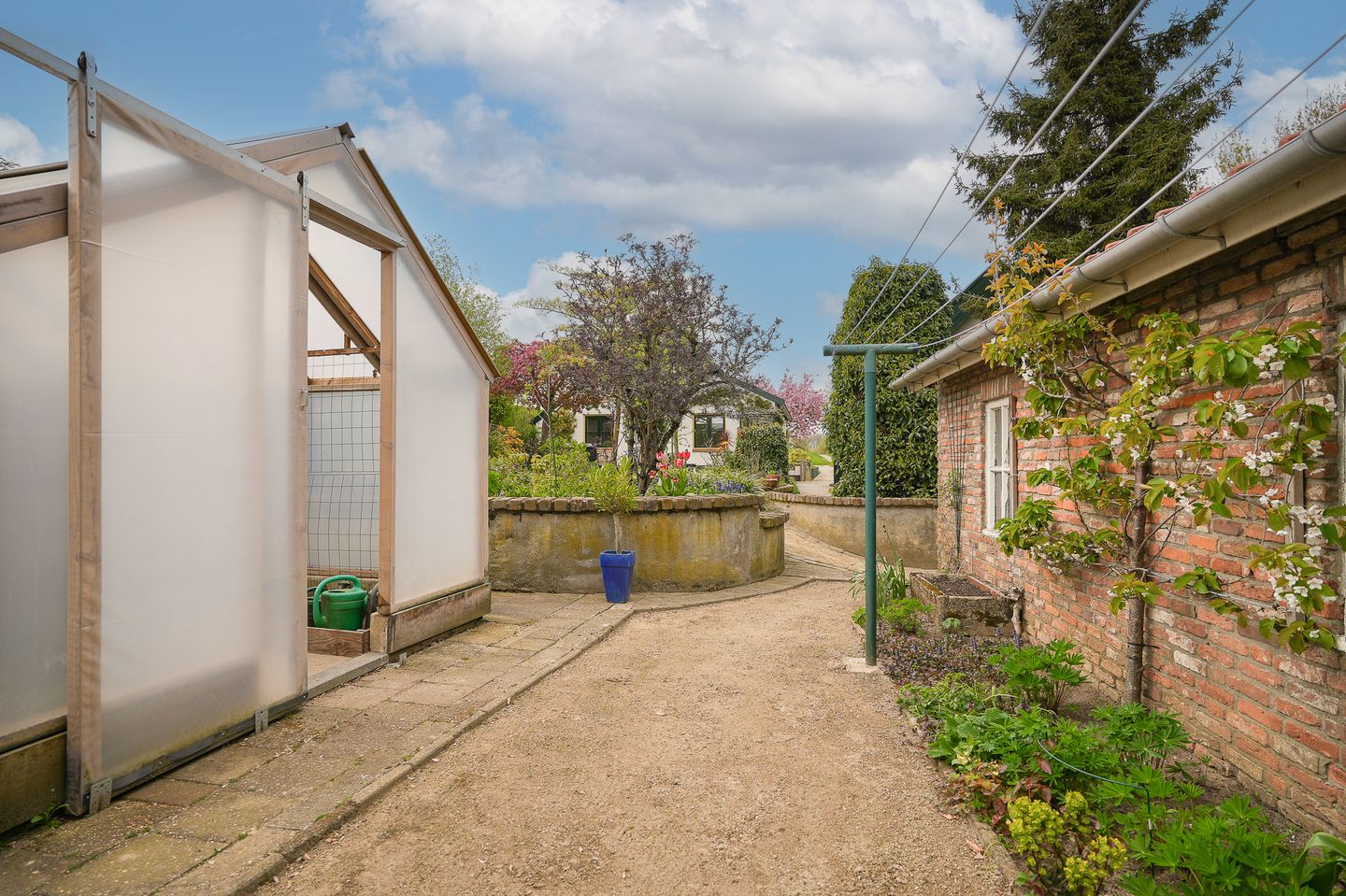Detached Dike Farmhouse with Large Plot in Rural Appeltern — 44