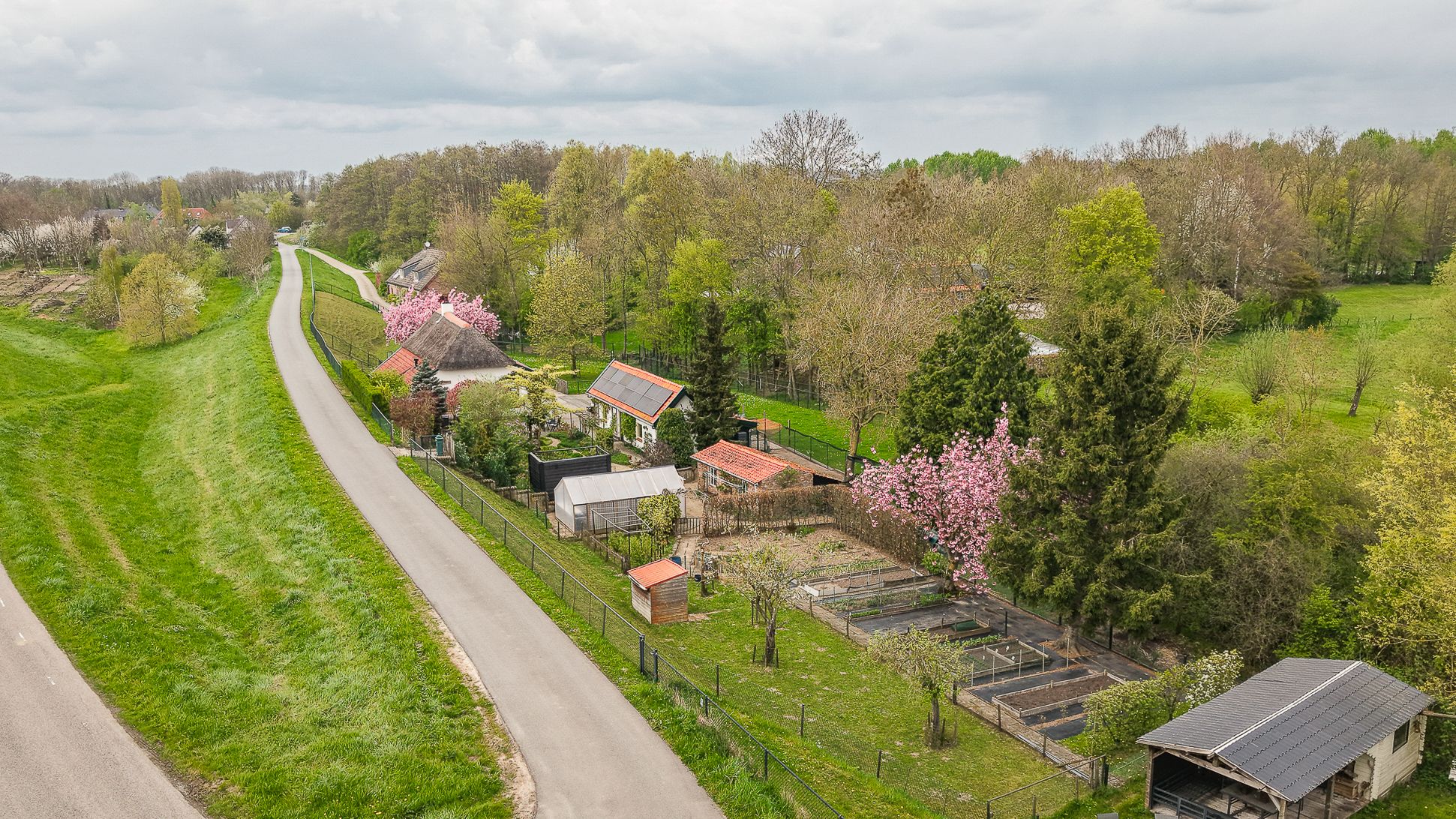 Detached Dike Farmhouse with Large Plot in Rural Appeltern — 63