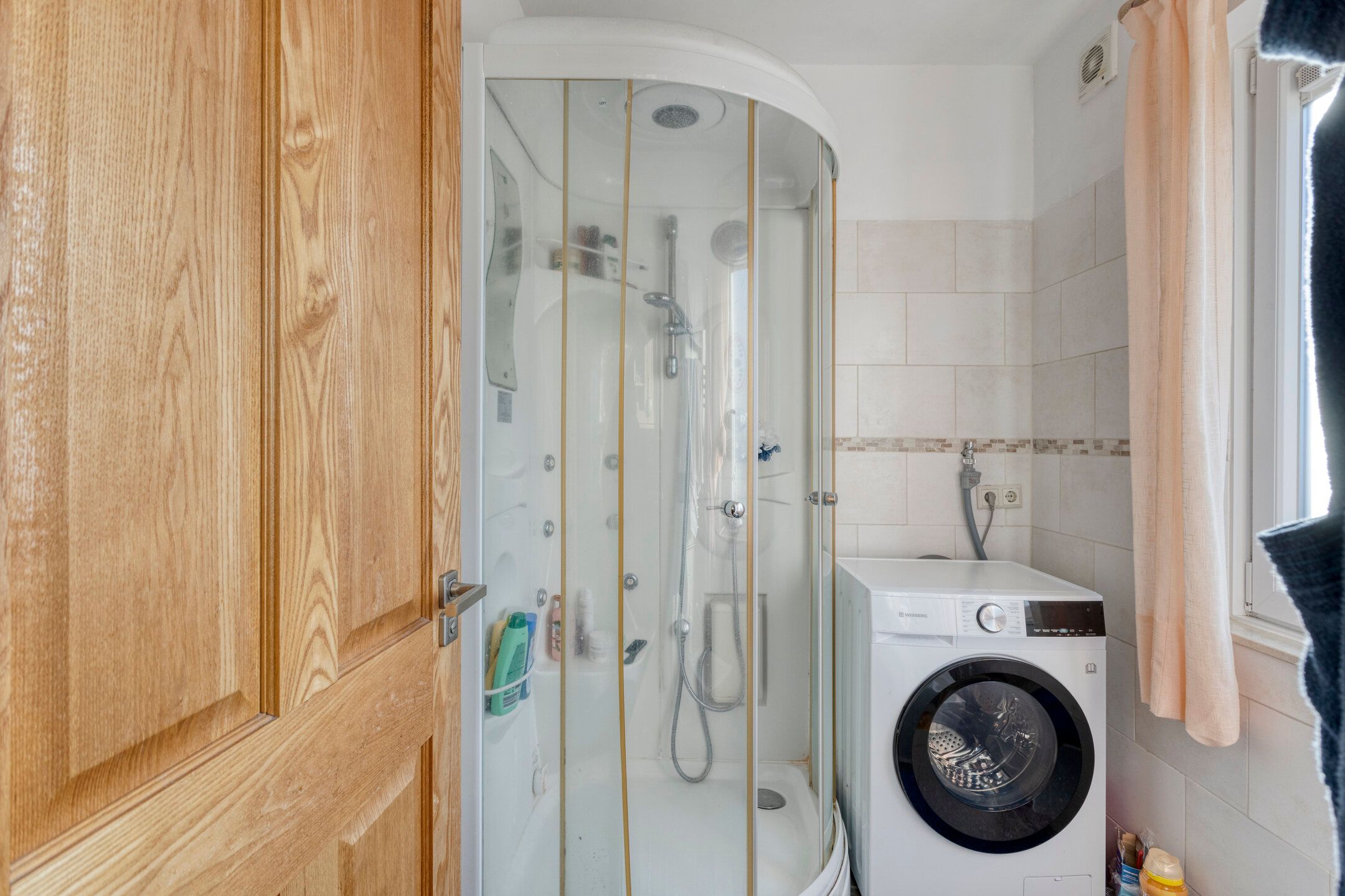 Photo 15 of Baron van Hövellstraat 81