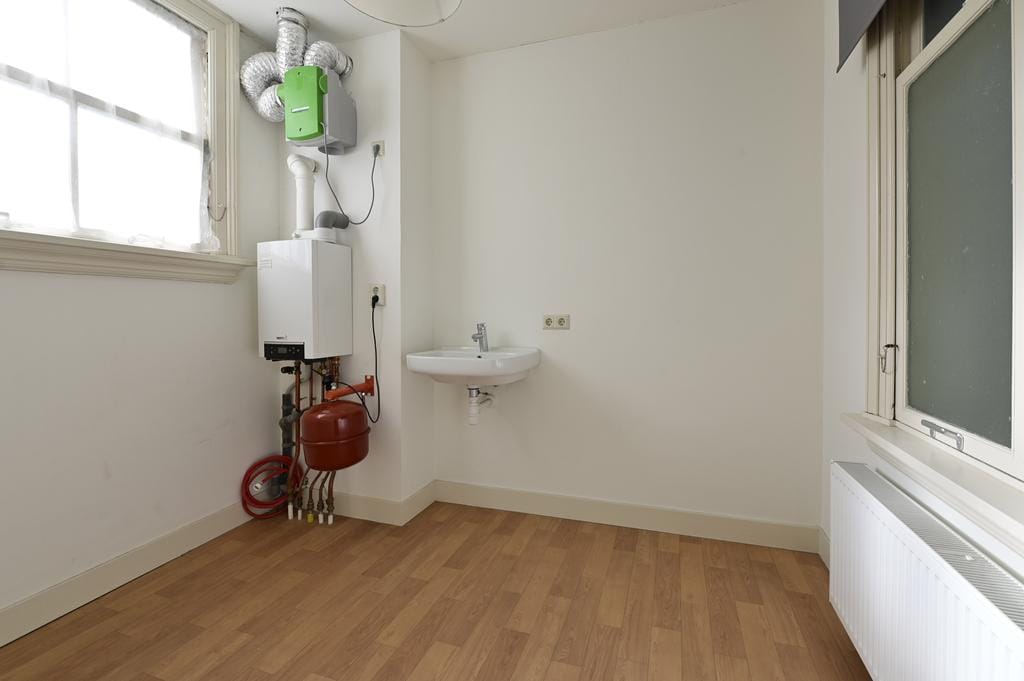 Photo 12 of Damstraat 30-B