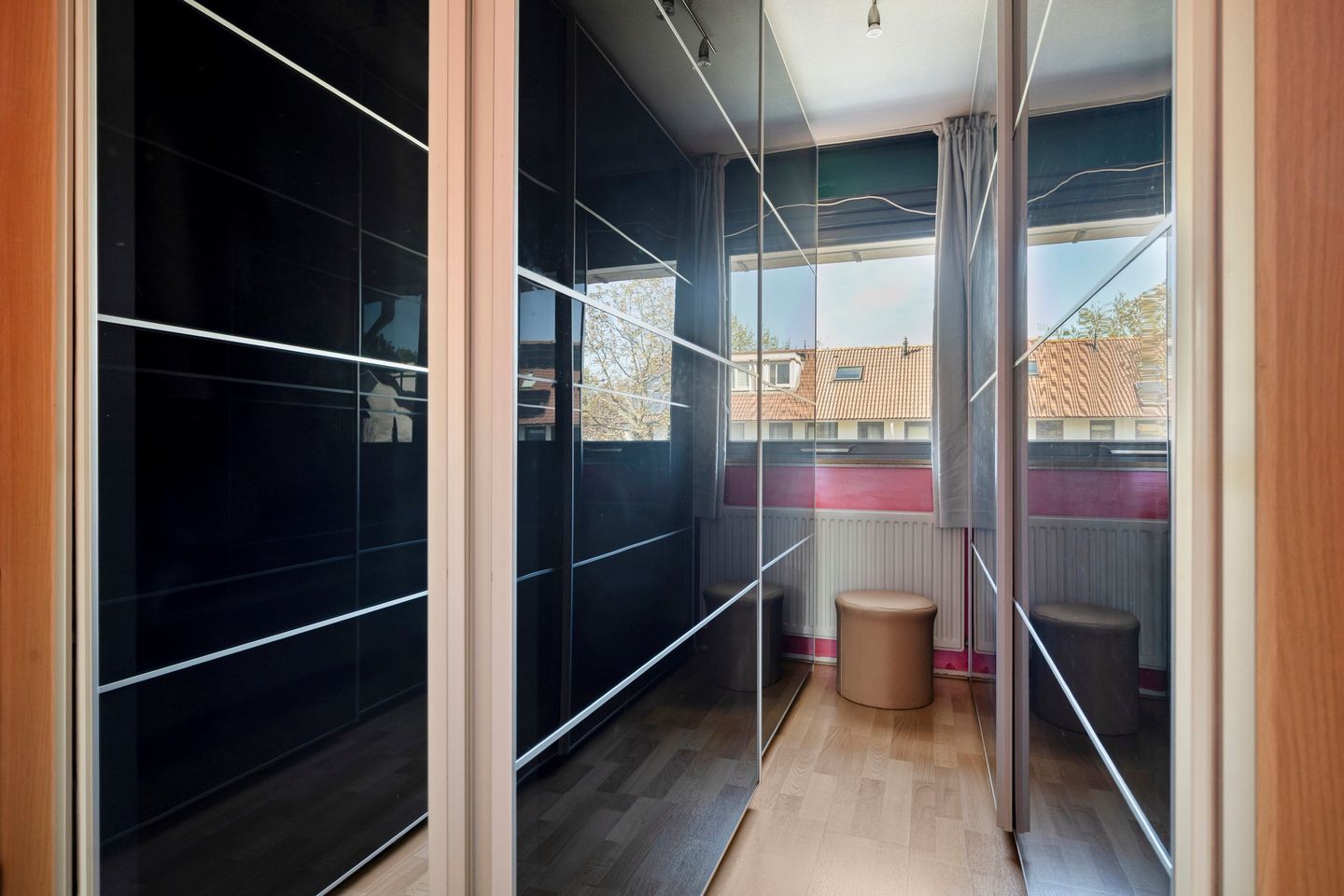 Spacious Extended Terraced Home with Five Bedrooms in Amersfoort Nieuwland — 19